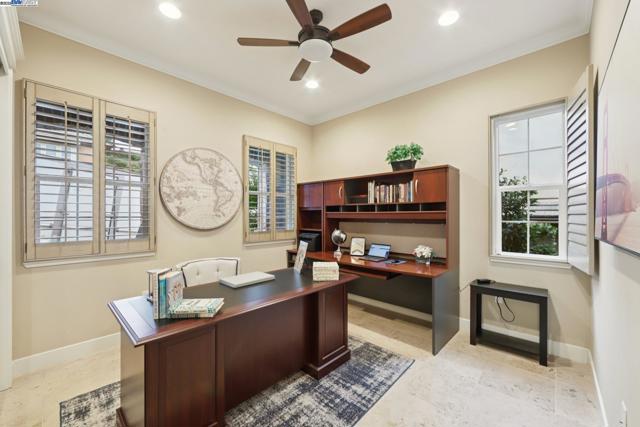 3885 Highpointe Ct, Dublin CA: https://media.crmls.org/mediaz/054faf88-556b-46b1-867a-e6c1f096ab8d.jpg