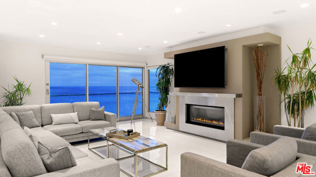 26050 Pacific Coast Highway, Malibu CA: https://media.crmls.org/mediaz/0550389e-dc4c-4dc0-a676-7340fa9a22ac.jpg