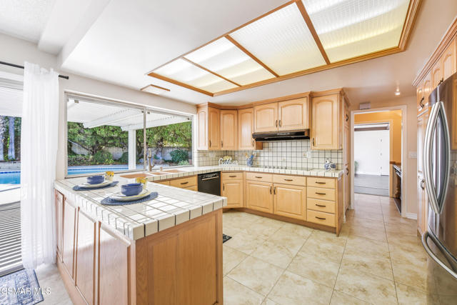 20027 Hiawatha Street, Chatsworth CA: https://media.crmls.org/mediaz/05506d56-e1f1-4d55-96a7-995defe1de91.jpg