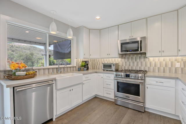 464 W Avenida De Las Flores, Thousand Oaks CA: https://media.crmls.org/mediaz/05506ff4-2375-43cf-9f33-d3fbefefe291.jpg