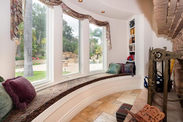 13645 Paseo De La Huerta, Poway CA: https://media.crmls.org/mediaz/05508949-e1c8-46dc-bb77-9e3e91dd7844.jpg