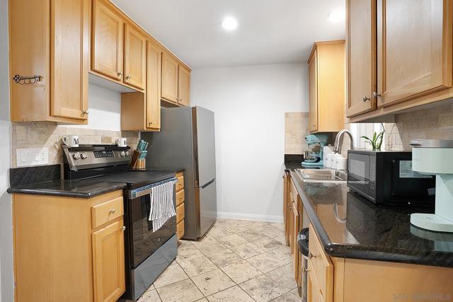 9860 Dale Avenue, Spring Valley CA: https://media.crmls.org/mediaz/0550a9e3-1124-40cb-b26f-1ee6a4339e2a.jpg