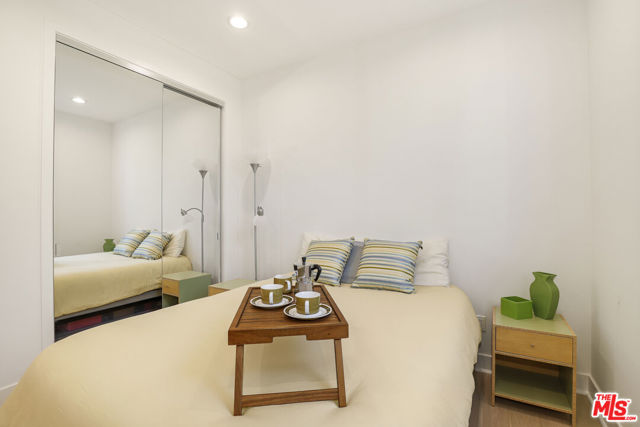 1741 S S Marvin Ave, Los Angeles CA: https://media.crmls.org/mediaz/05515738-b933-4ee7-9172-262300bf95d3.jpg