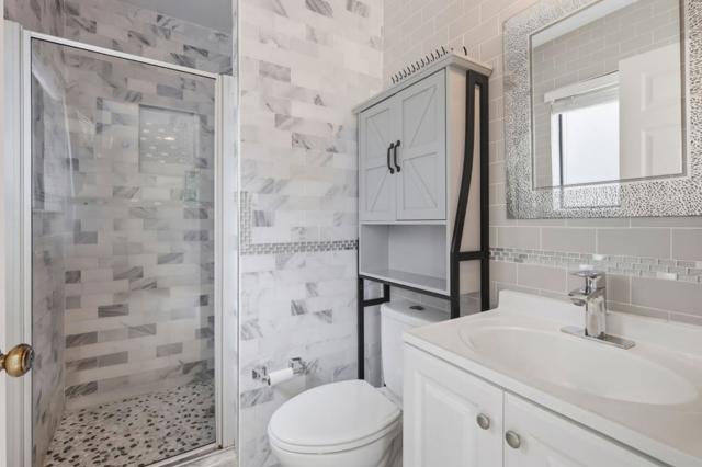 21564 Mary Alice Way, Los Gatos CA: https://media.crmls.org/mediaz/055201fc-f8b2-4ecf-80d9-c8bdeeb8a039.jpg