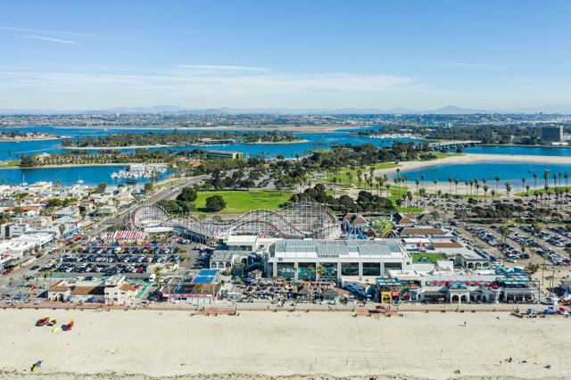 3750 Bayside Walk, San Diego CA: https://media.crmls.org/mediaz/05522832-a10a-4de1-a9a7-0cd125d54586.jpg