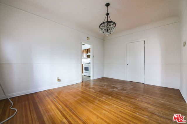 224 S Gale Drive, Beverly Hills CA: https://media.crmls.org/mediaz/0553847a-618d-45d0-96a2-f726992a1454.jpg