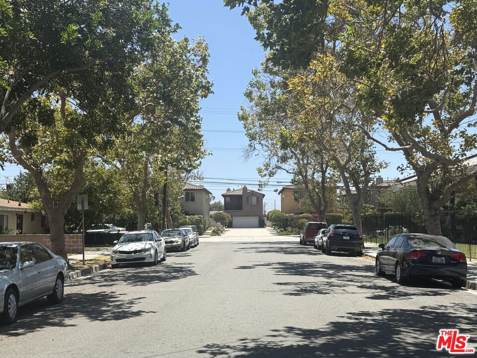 https://media.crmls.org/mediaz/0553c0f6-f32f-4f8f-a596-19d07dd350b4.jpg?preset=X-Large