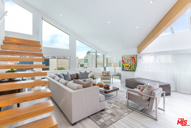 18 Union Jack Street, Marina del Rey CA: https://media.crmls.org/mediaz/0553fc0a-1bcb-4bf3-93e1-3818b484c6a2.jpg