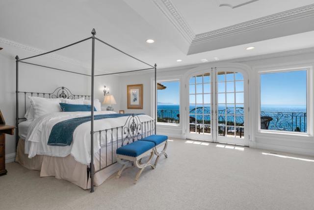 112 Holiday Drive, La Selva Beach CA: https://media.crmls.org/mediaz/05542a20-d4e7-4fcd-8979-1df31a65db6a.jpg