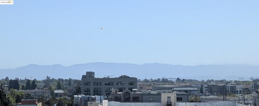 https://media.crmls.org/mediaz/0554515b-2d4a-4455-9518-ec6b78d80945.jpg?preset=X-Large
