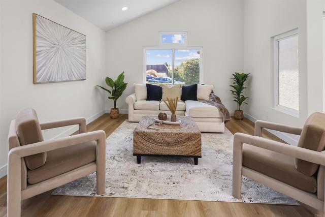 718 Lockwood Place, Oceanside CA: https://media.crmls.org/mediaz/055495dc-dd57-4fa2-9e25-1e0a003ed1af.jpg