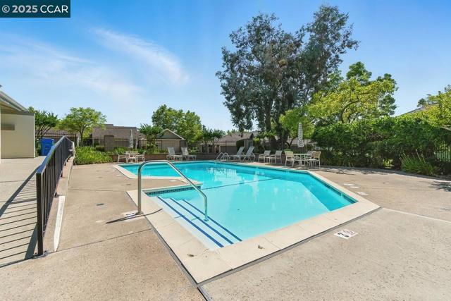 624 Doral Dr, Danville CA: https://media.crmls.org/mediaz/0554a2d8-7229-49a0-a0e5-a1dd00a67070.jpg