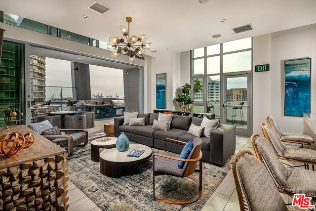 707 E Ocean Boulevard, Long Beach CA: https://media.crmls.org/mediaz/0554e2e1-3de1-4048-9b17-e4ae2ed2db39.jpg