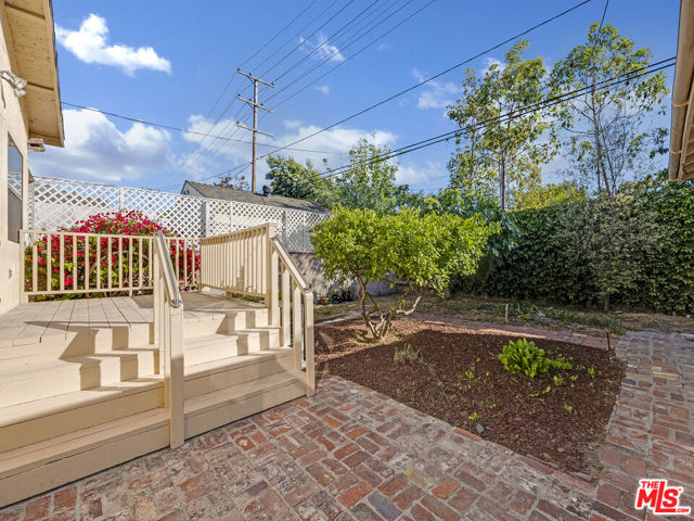 4215 Mentone Avenue, Culver City CA: https://media.crmls.org/mediaz/0554f3f0-167e-4f16-a385-f2bd1e3f5175.jpg