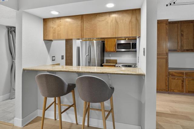 400 Davis St, San Leandro CA: https://media.crmls.org/mediaz/05561c00-1771-4f96-84c4-98d8db02123d.jpg