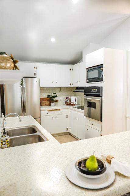 Detail Gallery Image 6 of 22 For 5283 Chollas Pkwy, San Diego,  CA 92105 - 4 Beds | 2/1 Baths