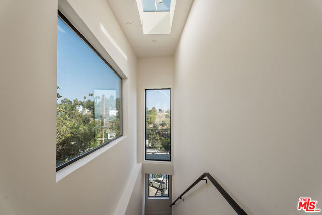 4691 Glenalbyn Drive, Los Angeles CA: https://media.crmls.org/mediaz/0556d974-c7af-4f1a-9e12-e8bbb4500cf2.jpg