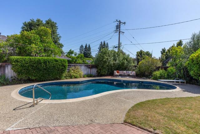 1869 Middleton Avenue, Los Altos CA: https://media.crmls.org/mediaz/0556e70c-25c8-4438-95a5-87f6f6ef4377.jpg