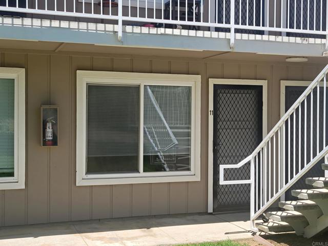 27735 Mountain Meadow Road, Escondido CA: https://media.crmls.org/mediaz/05571725-cc8b-4289-bf41-648b5a1fd1d5.jpg