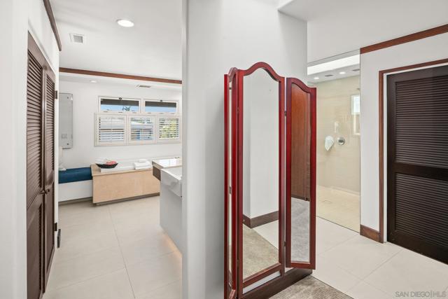 1728 West Lewis, San Diego CA: https://media.crmls.org/mediaz/0557a380-7425-4558-b70e-daa836e6a90a.jpg