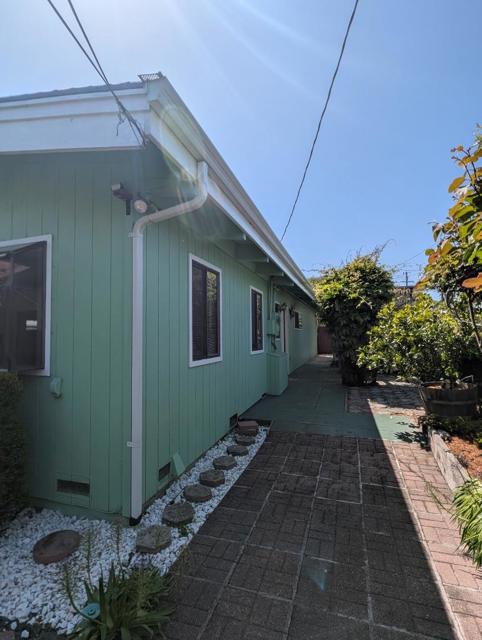 1315 El Dorado Avenue, Santa Cruz CA: https://media.crmls.org/mediaz/0558013a-fd5d-4914-9918-4155ed3f479d.jpg