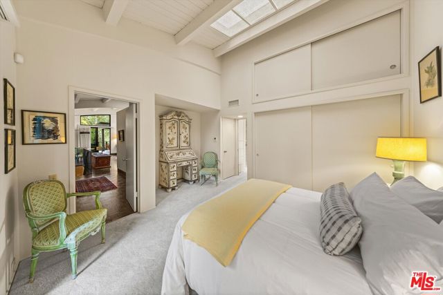 1048 E La Loma Avenue, Somis CA: https://media.crmls.org/mediaz/0558a859-b8d7-4616-a417-c22ef392dae1.jpg