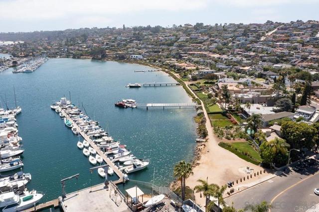 1021 Scott St, San Diego CA: https://media.crmls.org/mediaz/0558cd2a-0d39-44e1-876e-72b2d3425115.jpg