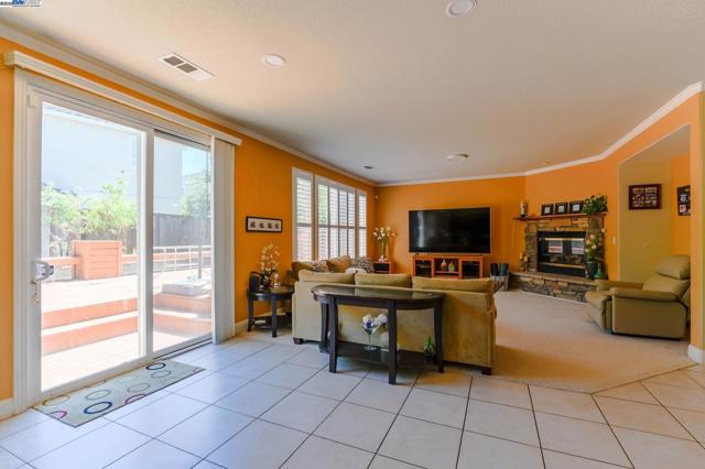 5481 Aspen St, Dublin CA: https://media.crmls.org/mediaz/0558da2f-b3ad-4a0d-bc04-de31a4b6f2d7.jpg