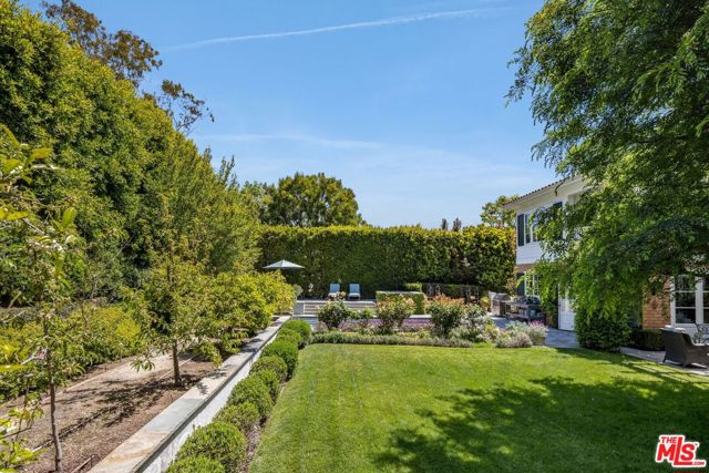 1667 Amalfi Drive, Pacific Palisades CA: https://media.crmls.org/mediaz/0558e4d0-b1b8-4405-b0bc-d50615b96296.jpg