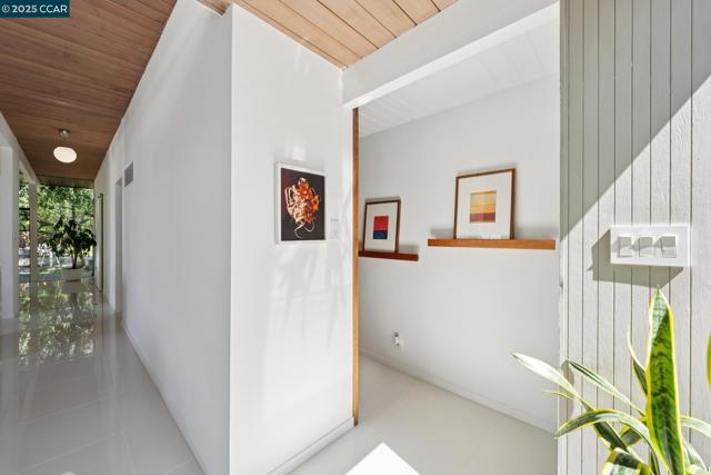 206 Santa Fe Dr, Walnut Creek CA: https://media.crmls.org/mediaz/05592672-be26-4c72-b1be-94d82a05b844.jpg
