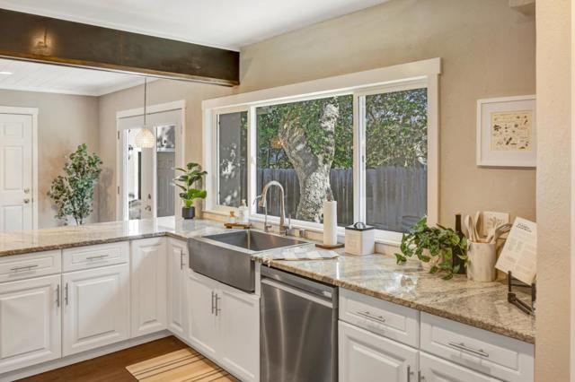 15410 Oak Hills Drive, Salinas CA: https://media.crmls.org/mediaz/05592a9a-2481-444d-b527-cf2a79f48e41.jpg