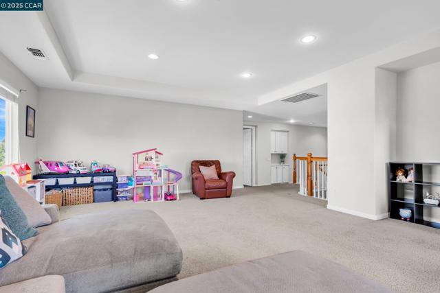 1731 Palmer Dr, Concord CA: https://media.crmls.org/mediaz/05595c2a-414c-4ea5-9761-e51b2b1dec86.jpg