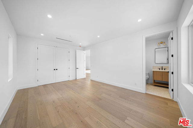 1688 N Sierra Bonita Avenue, Pasadena CA: https://media.crmls.org/mediaz/05596fa1-cc81-4859-8723-d1821dd2ecf7.jpg