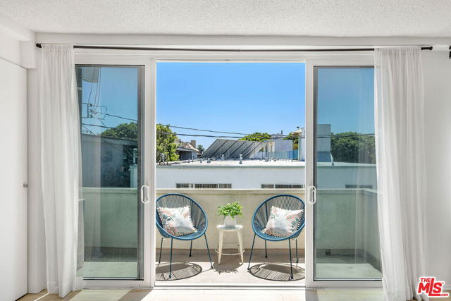 930 3rd Street, Santa Monica CA: https://media.crmls.org/mediaz/0559ac58-36e4-42c0-aa78-fa5b700ce8f9.jpg