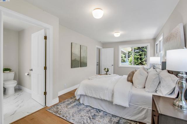 5601 Castle Dr, Oakland CA: https://media.crmls.org/mediaz/0559ed55-d750-4101-b99d-0bfe35b57ae3.jpg