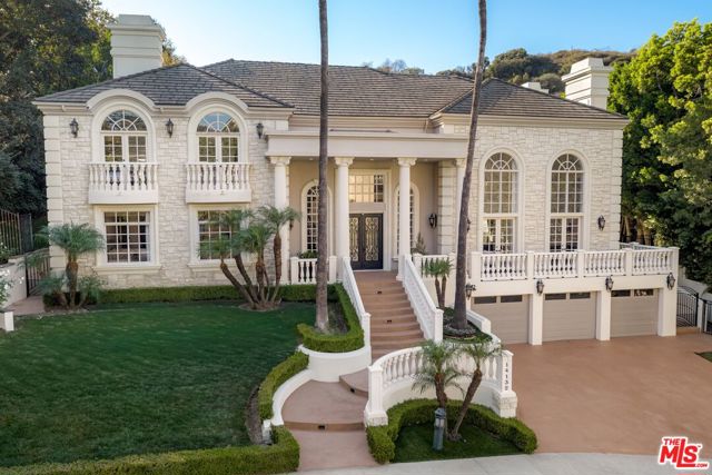 14132 Beresford Road, Beverly Hills CA: https://media.crmls.org/mediaz/055a4611-08ee-4dab-b09f-b885be508341.jpg