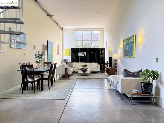 701 Pennsylvania AVE, San Francisco CA: https://media.crmls.org/mediaz/055a528e-f51d-4e4c-9707-1a92206ad85c.jpg