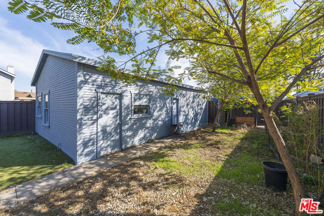 669 W Sepulveda Street, San Pedro CA: https://media.crmls.org/mediaz/055a6561-f3da-4c5d-87f6-f2e8e5aee35c.jpg