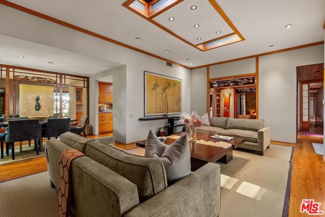 465 N Calle Rolph, Palm Springs CA: https://media.crmls.org/mediaz/055a7fa6-22b1-446a-941d-08bbba5efb67.jpg