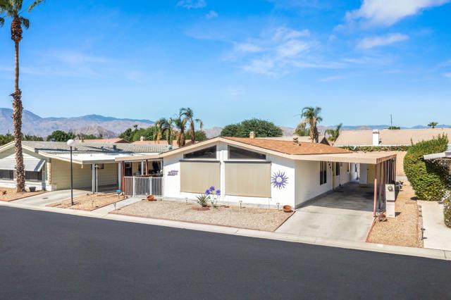 47685 Prado Way Way, Indio CA: https://media.crmls.org/mediaz/055a9e68-ee4b-4543-9a68-a7d75869441d.jpg