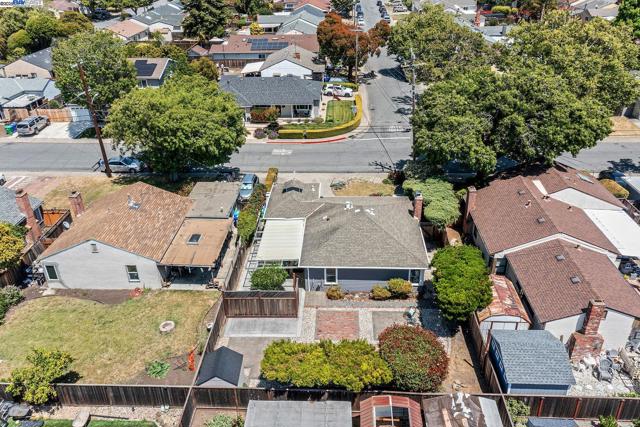 17473 Via Alamitos, San Lorenzo CA: https://media.crmls.org/mediaz/055ab234-1a27-49f5-ad02-16b59fae5fe9.jpg