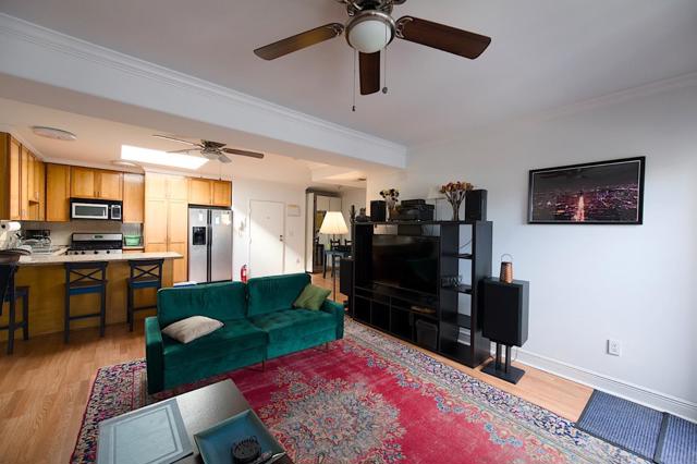 1515 14th Avenue, Oakland CA: https://media.crmls.org/mediaz/055b2287-1f50-4da4-9af1-52766e4d13c5.jpg