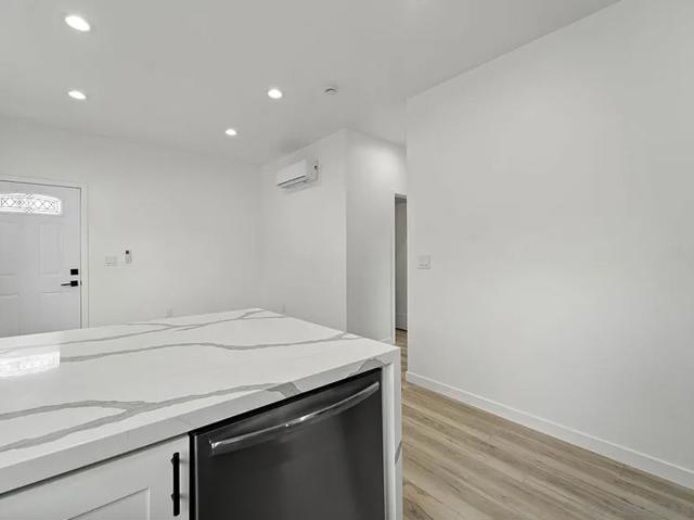7231 Mohawk ST, San Diego CA: https://media.crmls.org/mediaz/055b2c10-7f03-4ff4-ae41-21db3e67829b.jpg