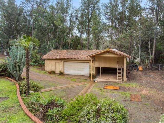 11580 Manzanita Rd, Lakeside CA: https://media.crmls.org/mediaz/055b2d6f-9097-46b4-b774-dad477e9028f.jpg