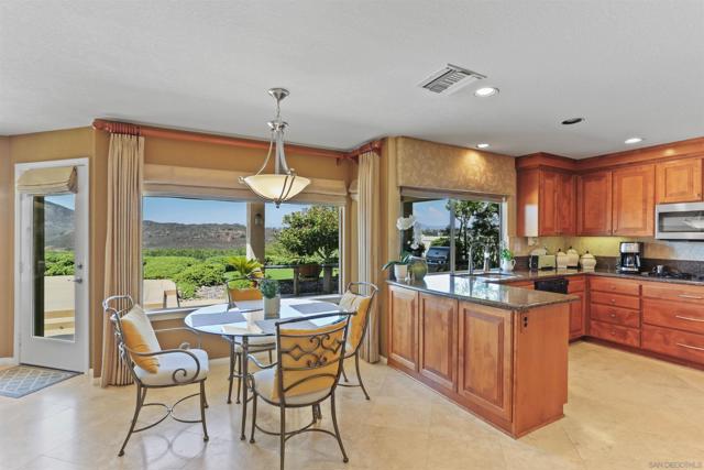 11464 Alborada, San Diego CA: https://media.crmls.org/mediaz/055b744c-b55c-4786-bdd6-0d849710dffb.jpg