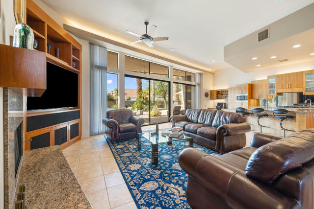 12 Boulder Lane, Rancho Mirage CA: https://media.crmls.org/mediaz/055b9a2b-4720-4970-a3ae-81bab068e566.jpg