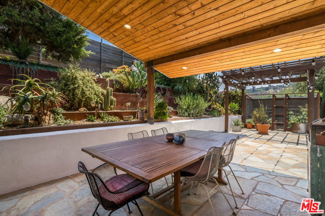 6570 Lakeridge Road, Los Angeles CA: https://media.crmls.org/mediaz/055bd733-c9f4-460c-862a-58d07617177d.jpg