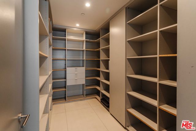 770 Paseo Miramar, Pacific Palisades CA: https://media.crmls.org/mediaz/055c4559-0ae3-4f5b-bb56-ff0b7fefd69f.jpg