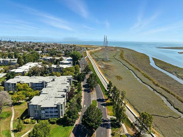 1051 Beach Park Boulevard, Foster City CA: https://media.crmls.org/mediaz/055ca8b2-1597-490a-b3ec-aae82e554b86.jpg