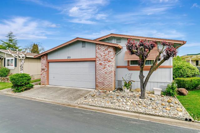 253 Forest Drive, Morgan Hill CA: https://media.crmls.org/mediaz/055cd4e4-dad6-4dba-9aa6-0095b828c787.jpg